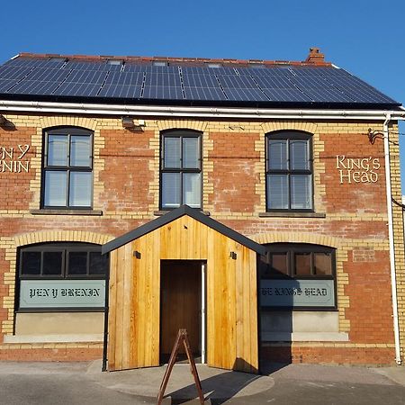 Hotel Kings Head Capel Hendre Exterior foto