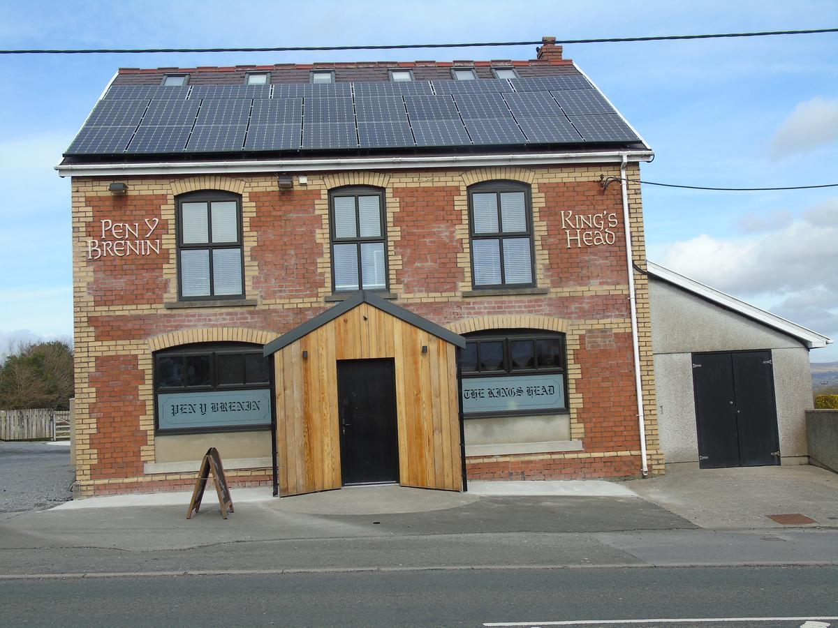 Hotel Kings Head Capel Hendre Exterior foto