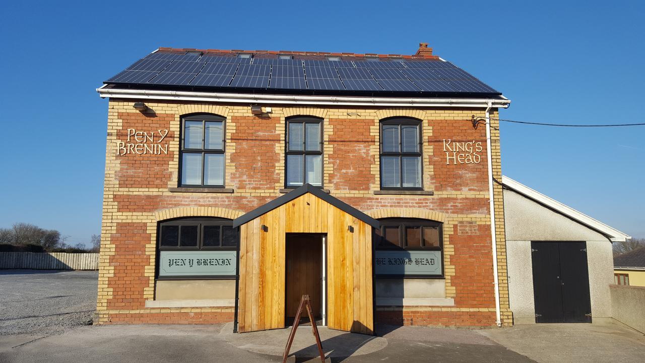 Hotel Kings Head Capel Hendre Exterior foto